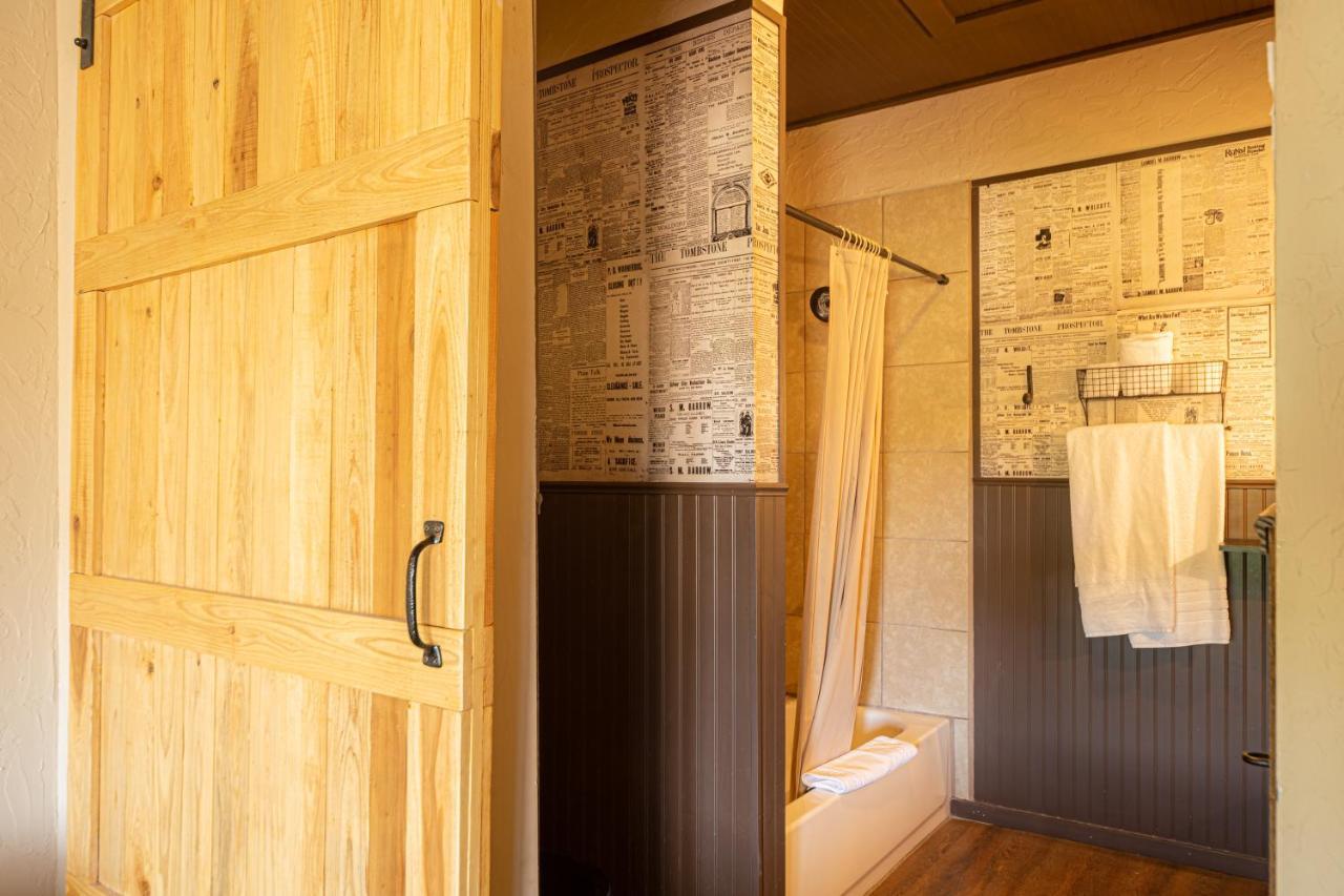 -Pet Friendly- Miners Cabin #6 - King Bed With Private Balcony Tombstone Ngoại thất bức ảnh