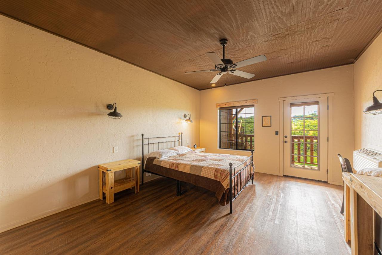 -Pet Friendly- Miners Cabin #6 - King Bed With Private Balcony Tombstone Ngoại thất bức ảnh