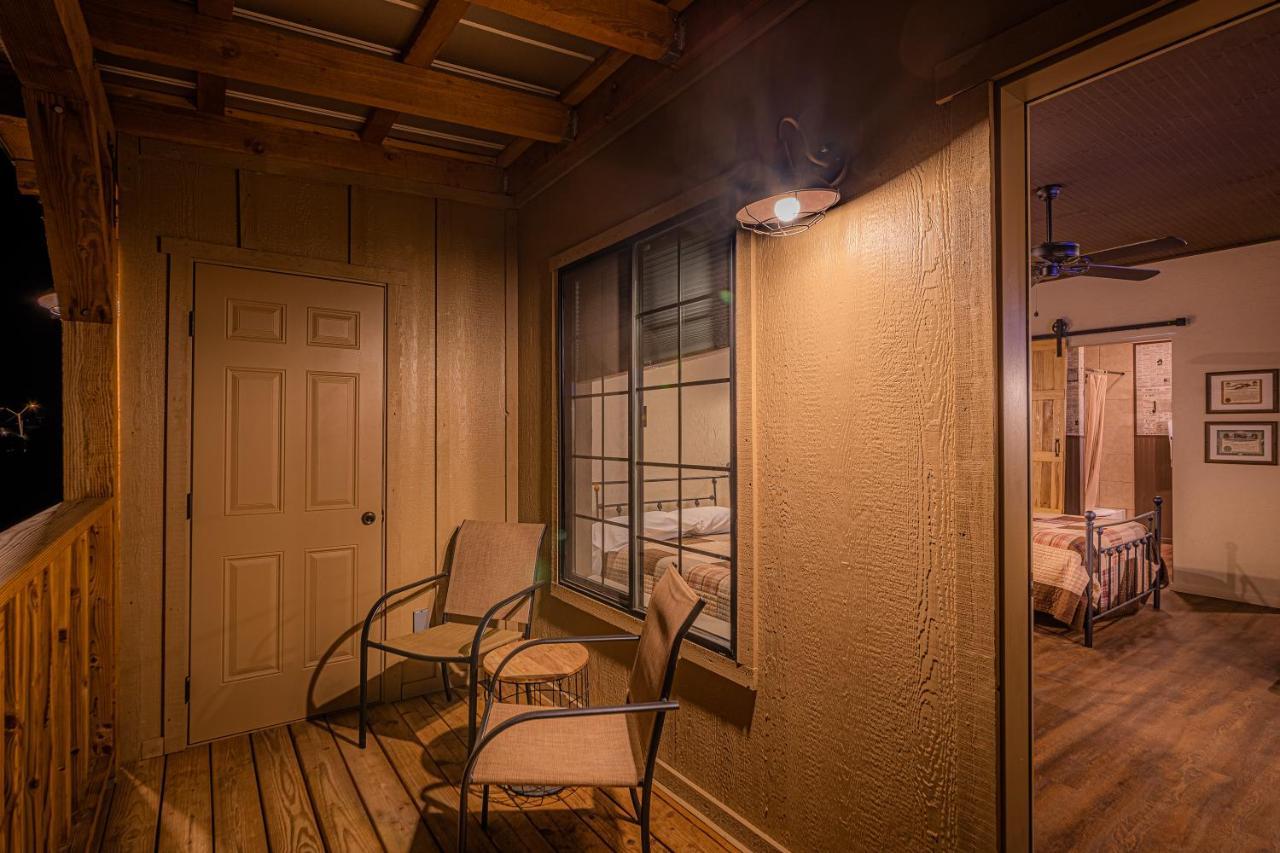 -Pet Friendly- Miners Cabin #6 - King Bed With Private Balcony Tombstone Ngoại thất bức ảnh