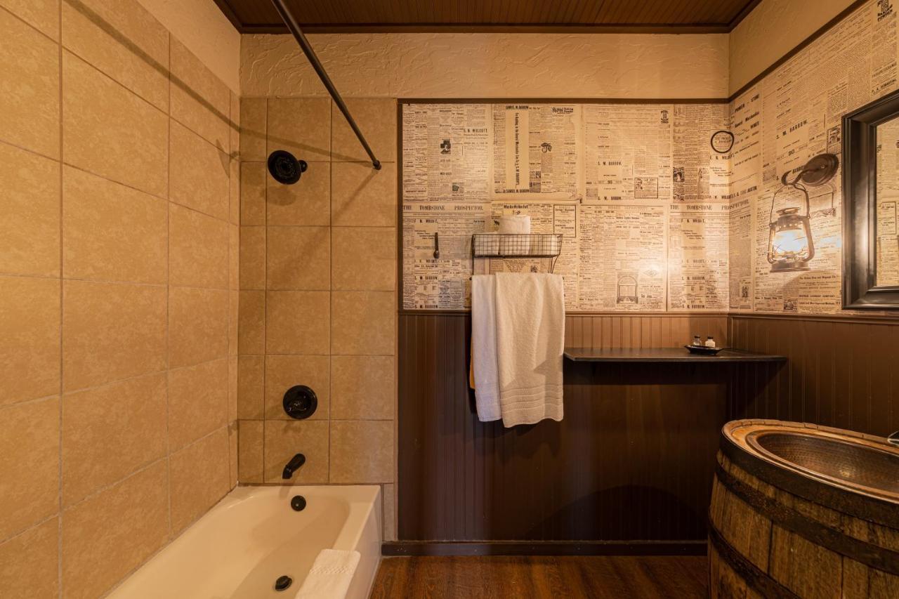-Pet Friendly- Miners Cabin #6 - King Bed With Private Balcony Tombstone Ngoại thất bức ảnh