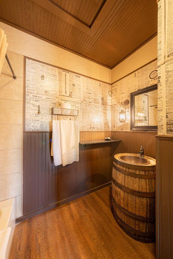 -Pet Friendly- Miners Cabin #6 - King Bed With Private Balcony Tombstone Ngoại thất bức ảnh